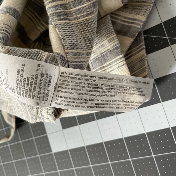 Abercrombie & Fitch Grey/Cream Cropped Knot Top L - Picture 8 of 8